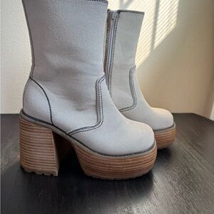Delia's Buzz Me In Faux Suede Platform Ankle Boots in ecru/off white